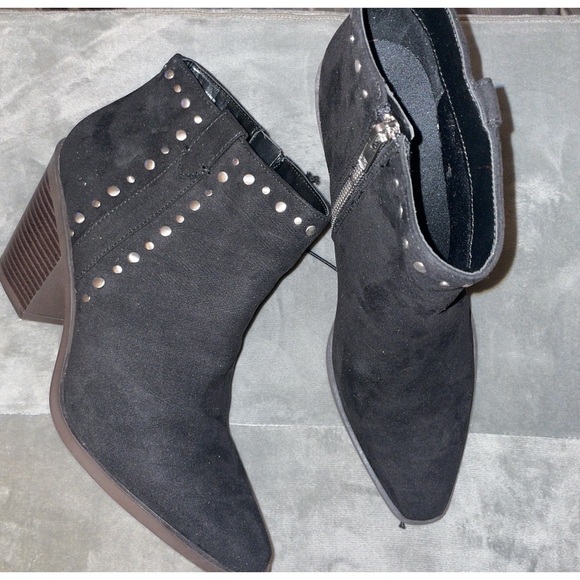 a.n.a Womens Darlin Stacked Heel Booties - Picture 3 of 9